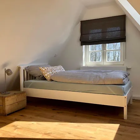 Holiday home Haus Luesthuuske *