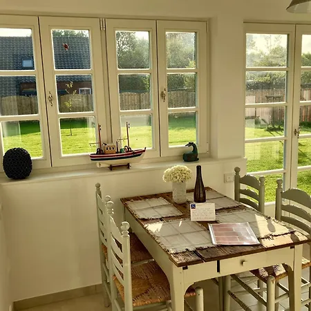 Haus Luesthuuske Holiday home Dornum
