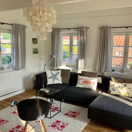 Haus Luesthuuske Dornum